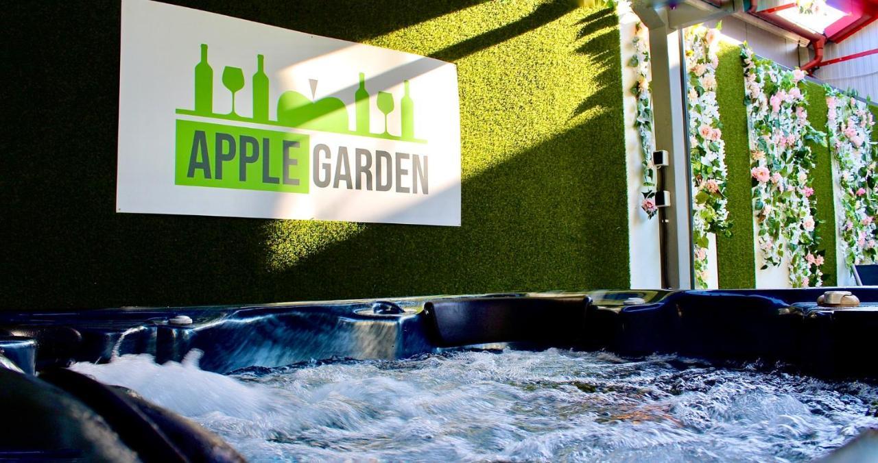 Applegarden Villa Debrecen Bagian luar foto