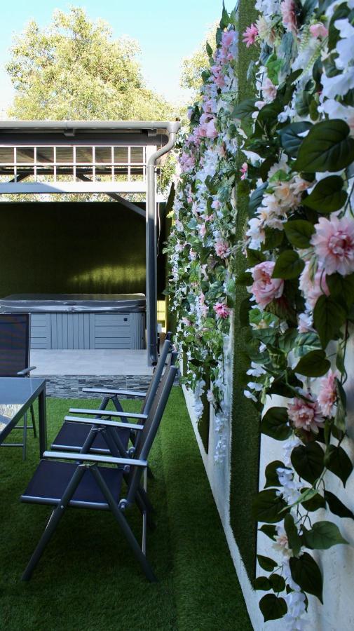 Applegarden Villa Debrecen Bagian luar foto